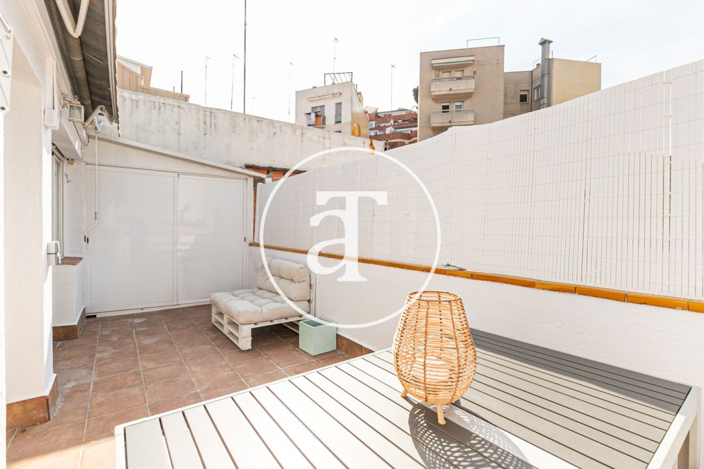Monthly rental penthouse with 2 bedrooms and terrace close to Park Güell 5