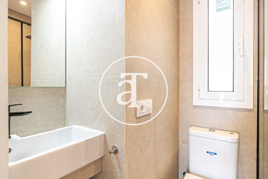 Monthly rental penthouse with 2 bedrooms and terrace close to Park Güell 30
