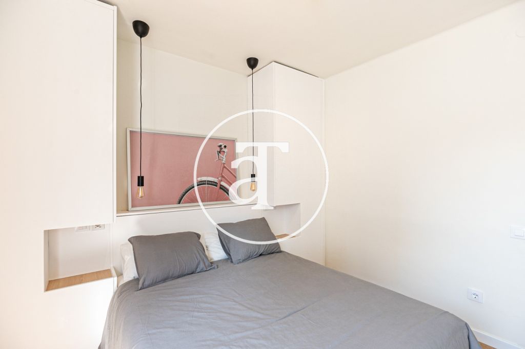 Monthly rental penthouse with 2 bedrooms and terrace close to Park Güell 23