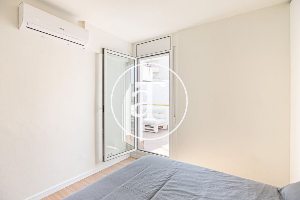 Monthly rental penthouse with 2 bedrooms and terrace close to Park Güell 25