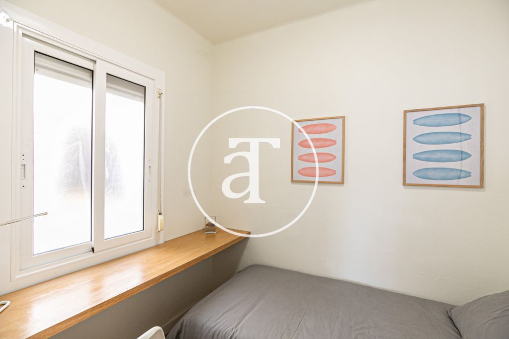 Monthly rental penthouse with 2 bedrooms and terrace close to Park Güell 27