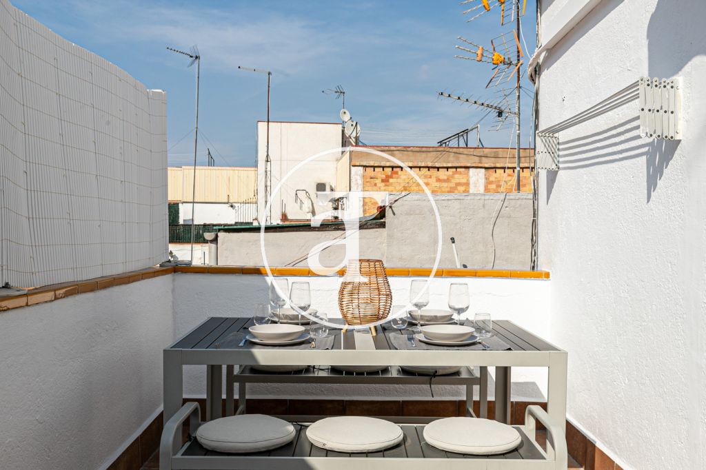 Monthly rental penthouse with 2 bedrooms and terrace close to Park Güell 14