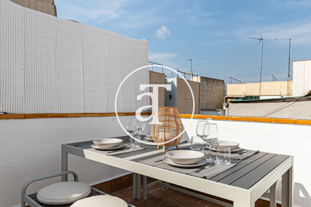 Monthly rental penthouse with 2 bedrooms and terrace close to Park Güell 11