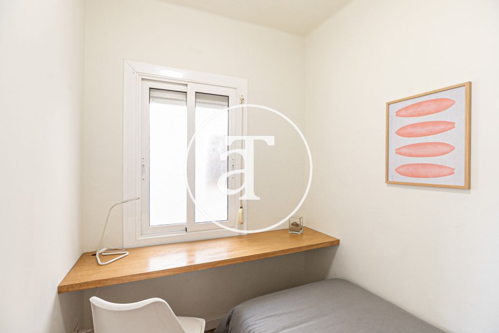 Monthly rental penthouse with 2 bedrooms and terrace close to Park Güell 29