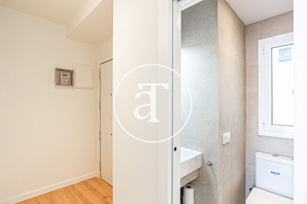 Monthly rental penthouse with 2 bedrooms and terrace close to Park Güell 33