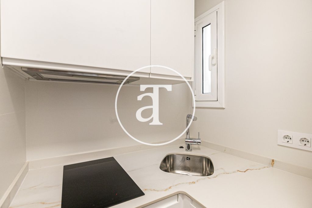Monthly rental penthouse with 2 bedrooms and terrace close to Park Güell 22