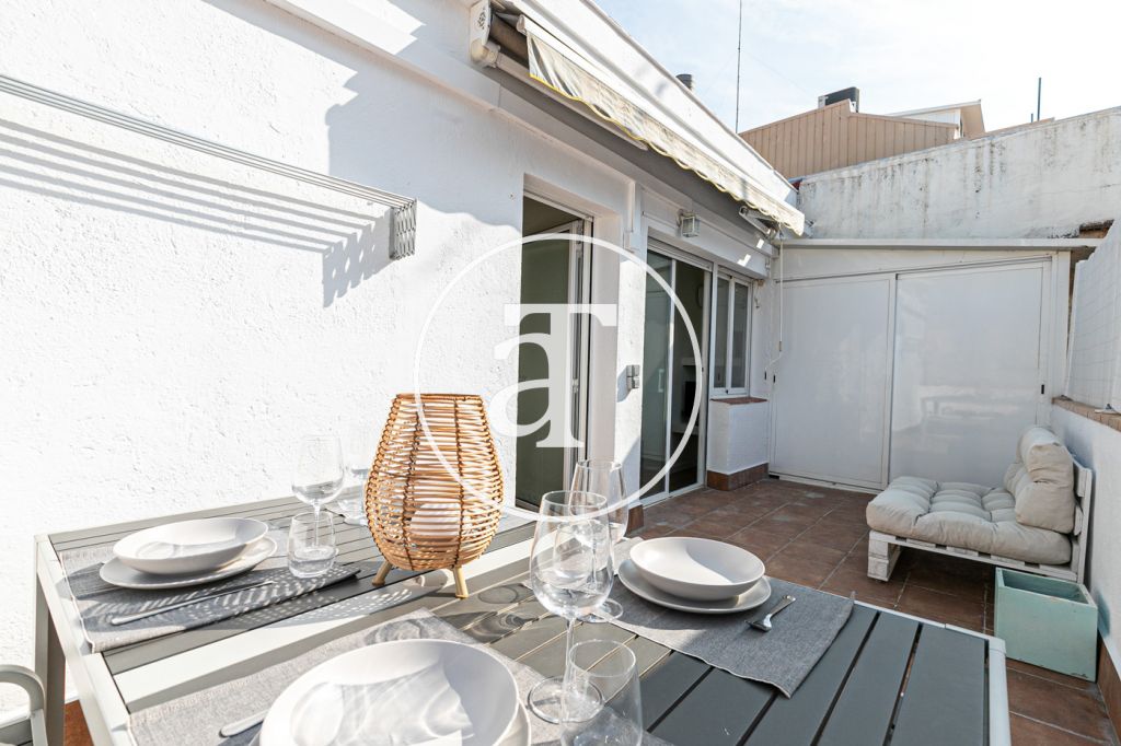 Monthly rental penthouse with 2 bedrooms and terrace close to Park Güell 13