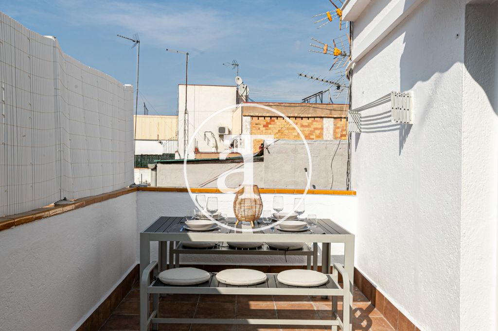 Monthly rental penthouse with 2 bedrooms and terrace close to Park Güell 12