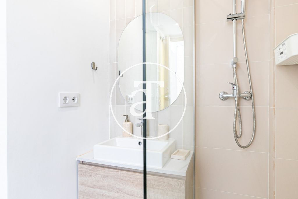 Brand new monthly rental apartment with 2 bedrooms in the Barceloneta area 21