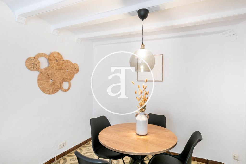 Monthly rental apartment with 3 bedrooms, studio and terrace in Carrer de Joaquin Costa 6