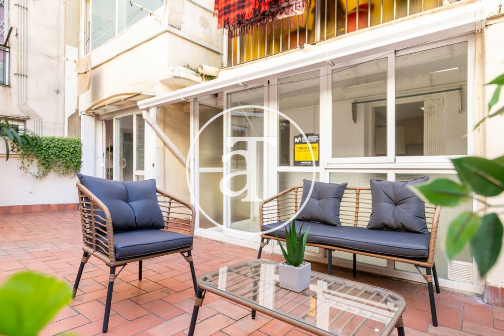 Monthly rental apartment with 3 bedrooms, studio and terrace in Carrer de Joaquin Costa 16