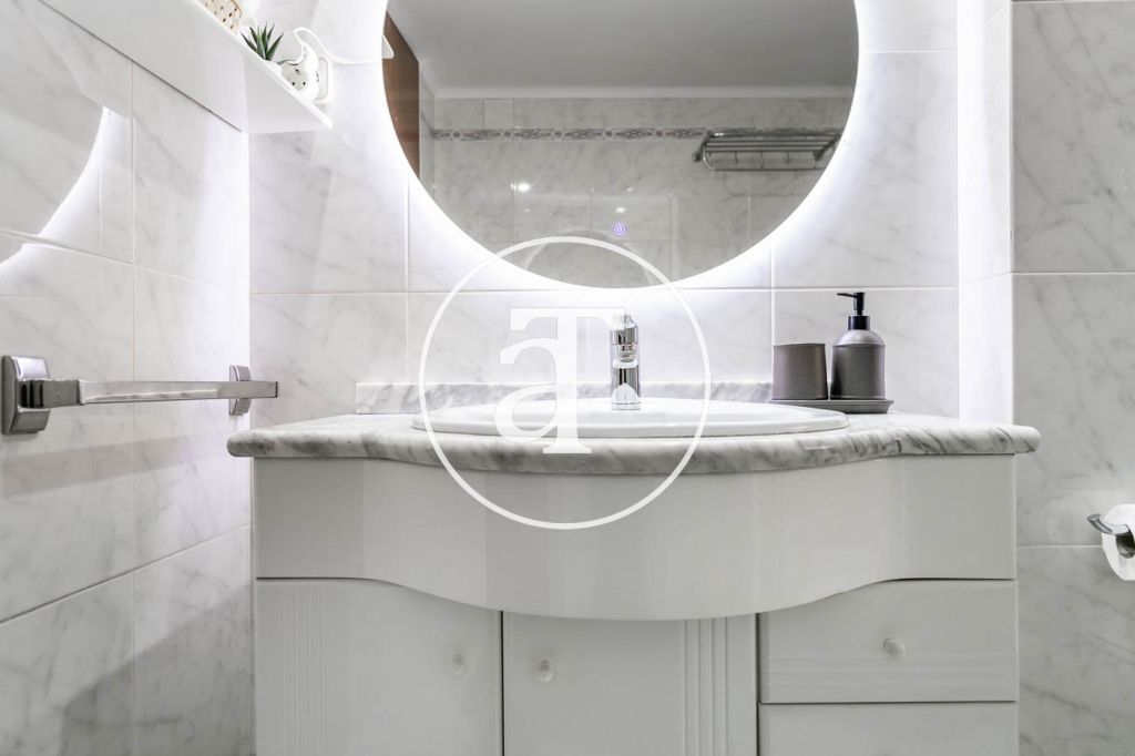 Monthly rental apartment with 3 bedrooms, studio and terrace in Carrer de Joaquin Costa 42