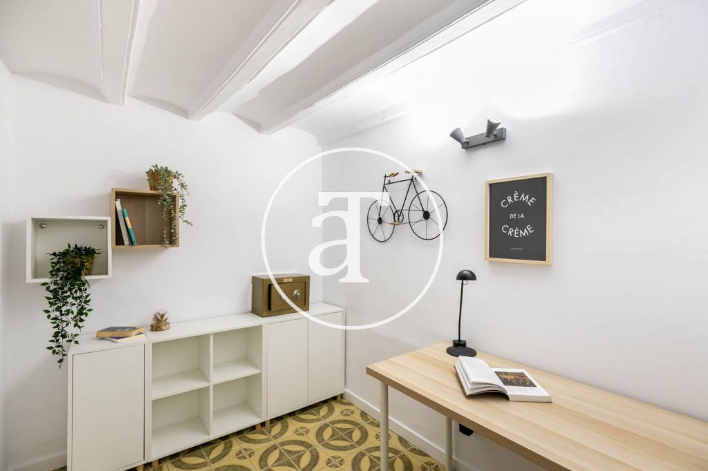 Monthly rental apartment with 3 bedrooms, studio and terrace in Carrer de Joaquin Costa 27