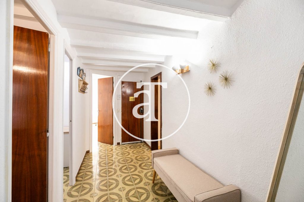 Monthly rental apartment with 3 bedrooms, studio and terrace in Carrer de Joaquin Costa 19