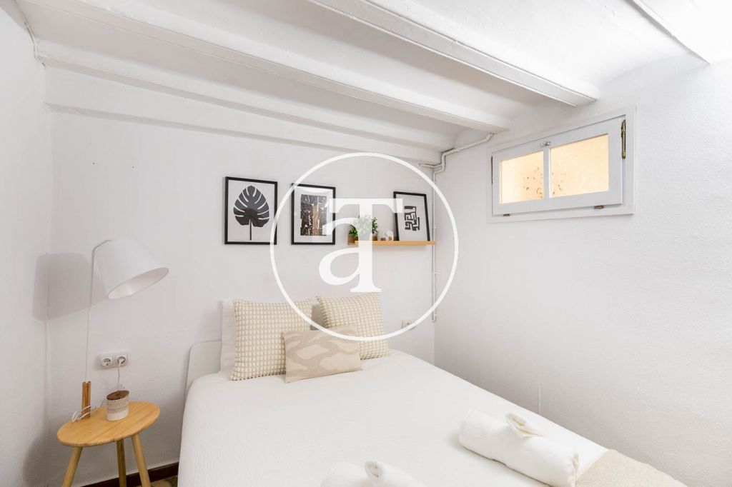 Monthly rental apartment with 3 bedrooms, studio and terrace in Carrer de Joaquin Costa 30