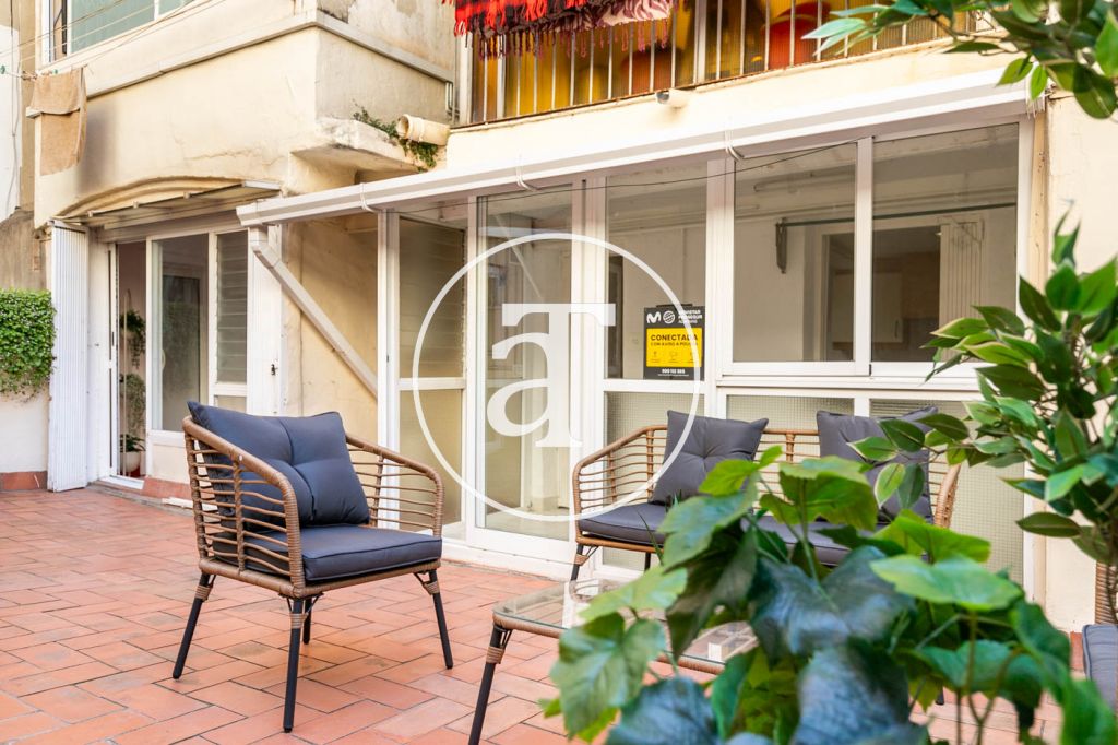 Monthly rental apartment with 3 bedrooms, studio and terrace in Carrer de Joaquin Costa 12