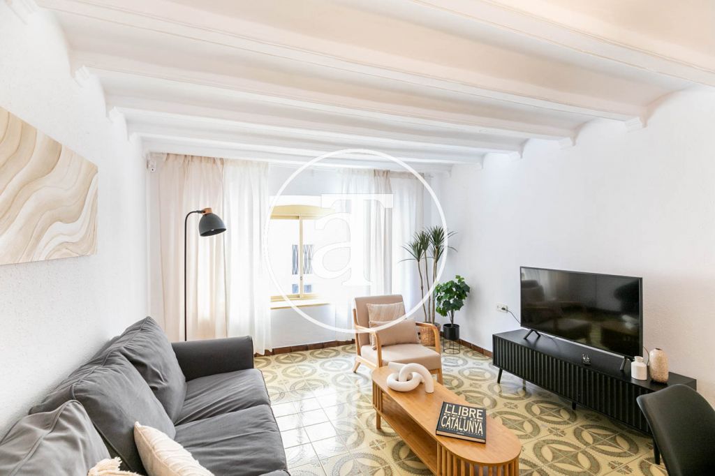 Monthly rental apartment with 3 bedrooms, studio and terrace in Carrer de Joaquin Costa 5