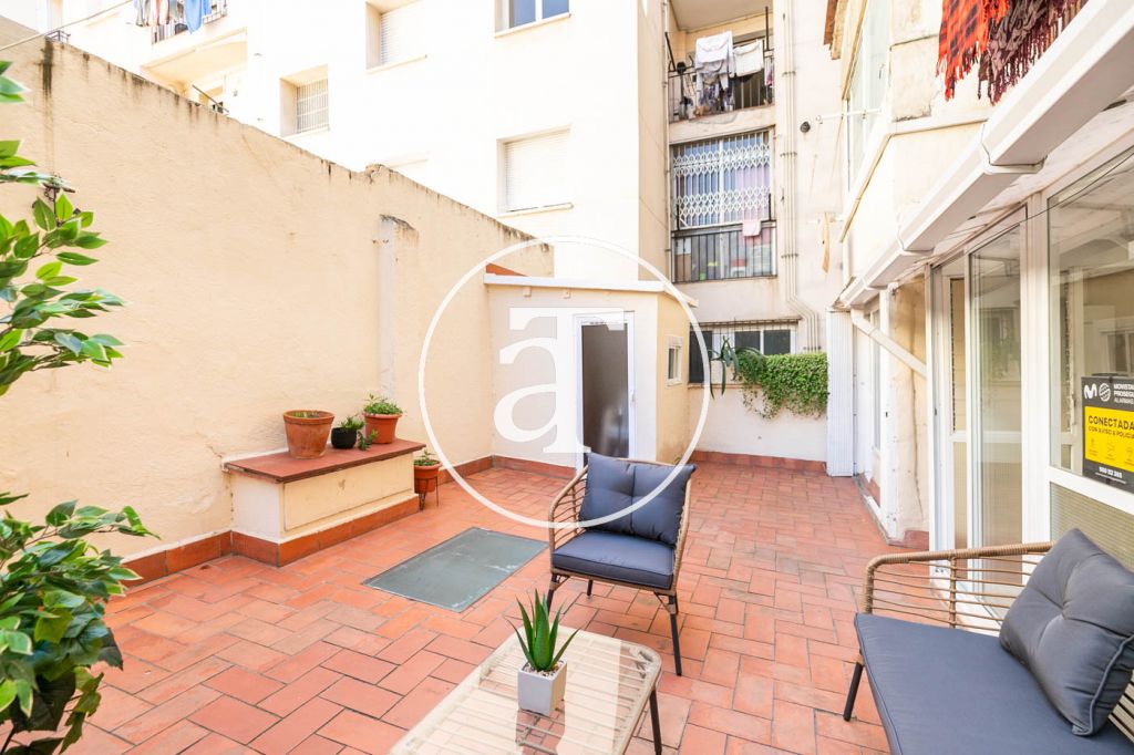 Monthly rental apartment with 3 bedrooms, studio and terrace in Carrer de Joaquin Costa 14