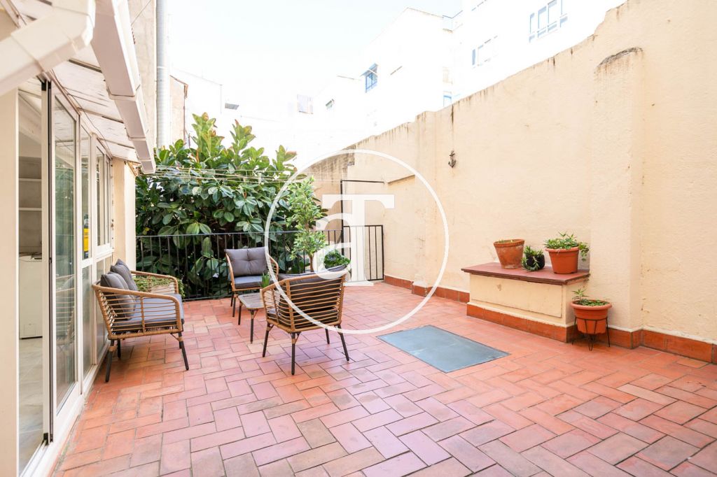Monthly rental apartment with 3 bedrooms, studio and terrace in Carrer de Joaquin Costa 17