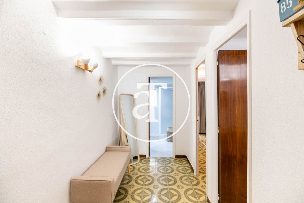 Monthly rental apartment with 3 bedrooms, studio and terrace in Carrer de Joaquin Costa 18