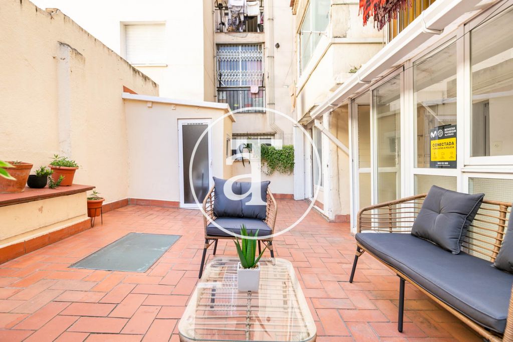 Monthly rental apartment with 3 bedrooms, studio and terrace in Carrer de Joaquin Costa 15