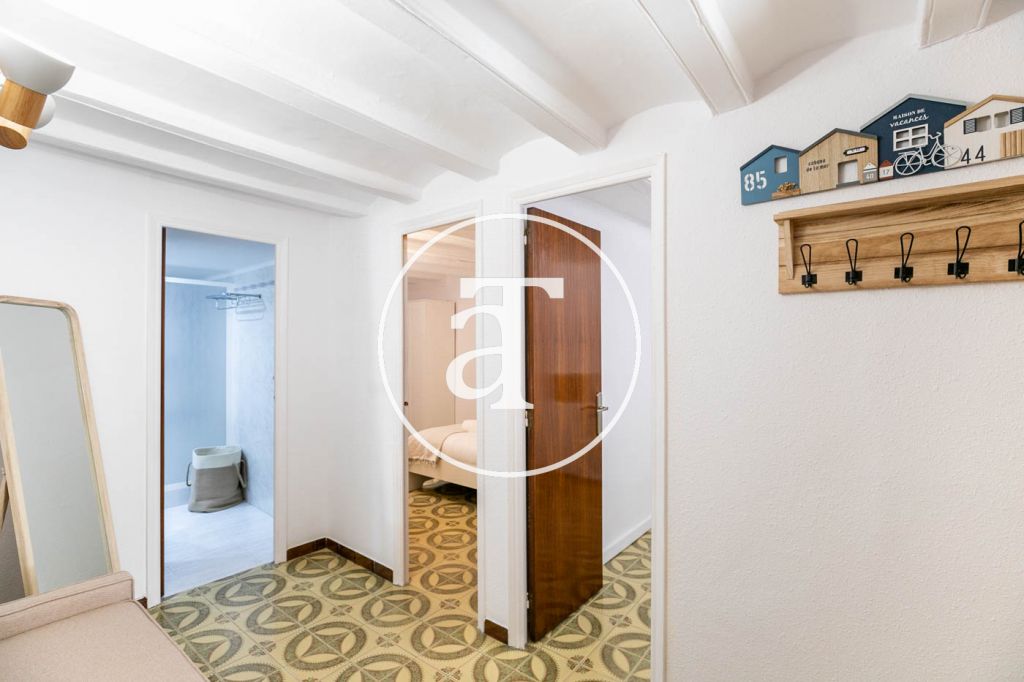 Monthly rental apartment with 3 bedrooms, studio and terrace in Carrer de Joaquin Costa 20