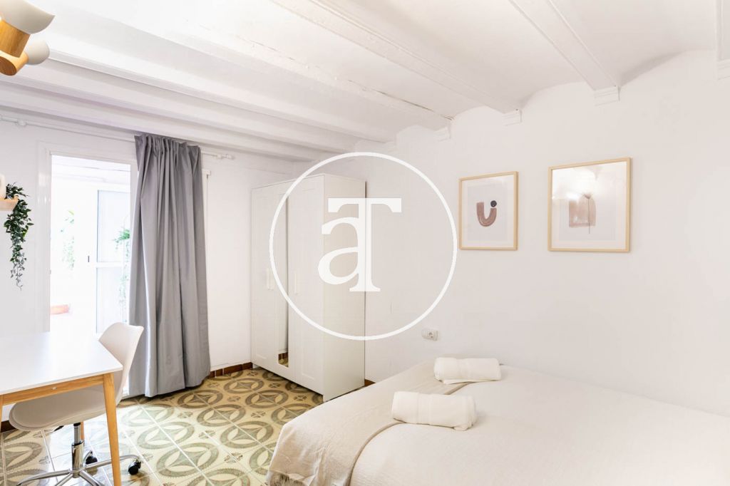 Monthly rental apartment with 3 bedrooms, studio and terrace in Carrer de Joaquin Costa 33