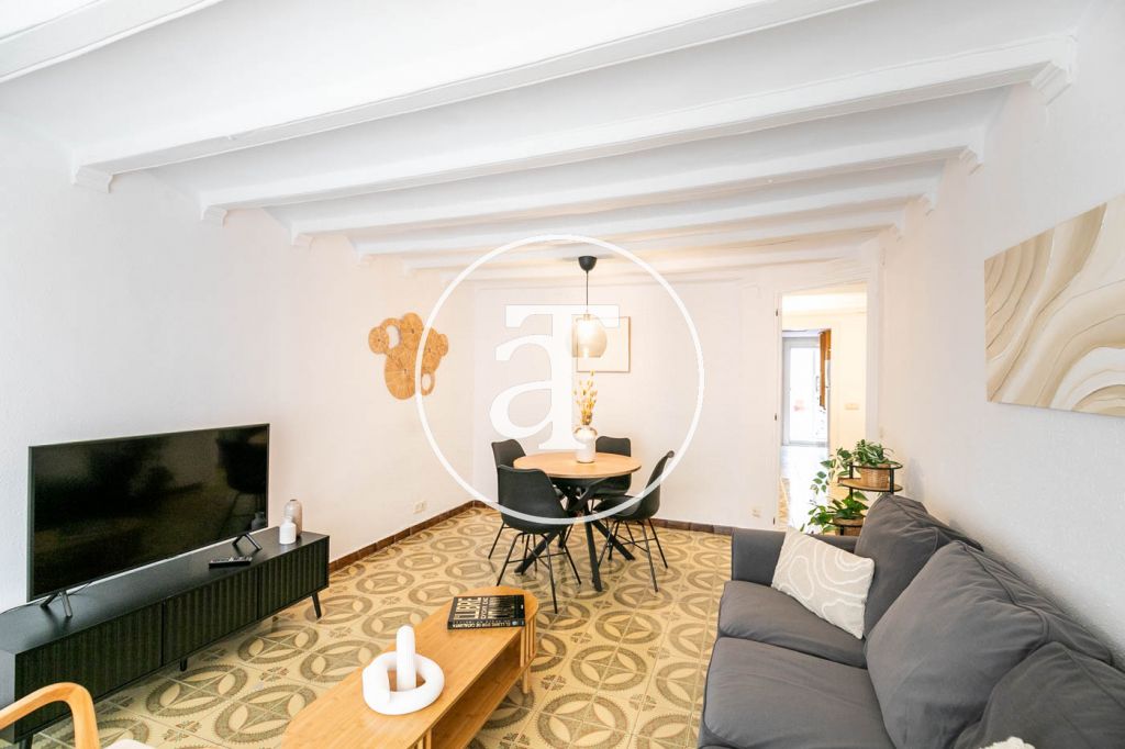 Monthly rental apartment with 3 bedrooms, studio and terrace in Carrer de Joaquin Costa 3