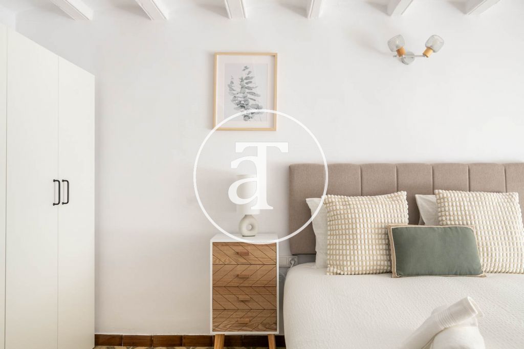 Monthly rental apartment with 3 bedrooms, studio and terrace in Carrer de Joaquin Costa 25