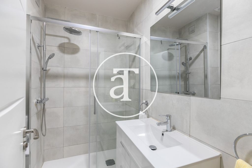 Monthly rental apartment with 3 bedrooms in Sants Montjuic 28