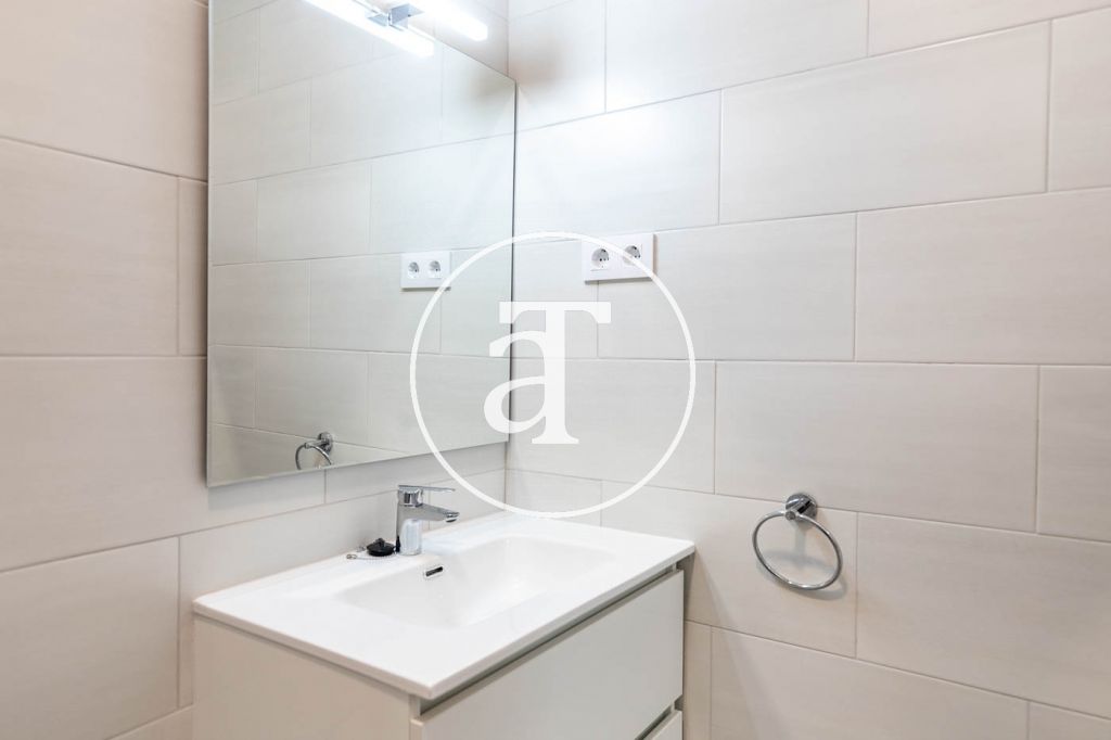Monthly rental penthouse with 1 bedroom in Gracia 23