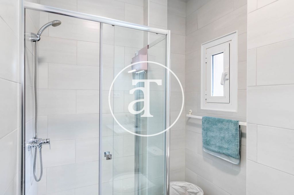 Monthly rental penthouse with 1 bedroom in Gracia 24
