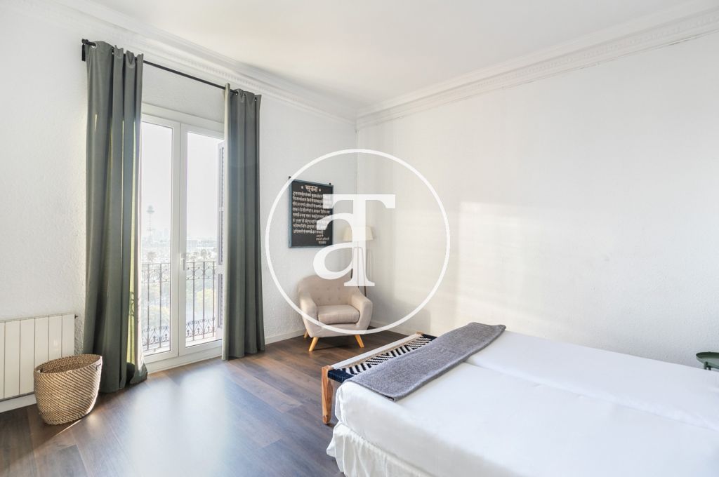 Monthly rental apartment with 2 bedrooms and clear views in Ciutat Vella 19