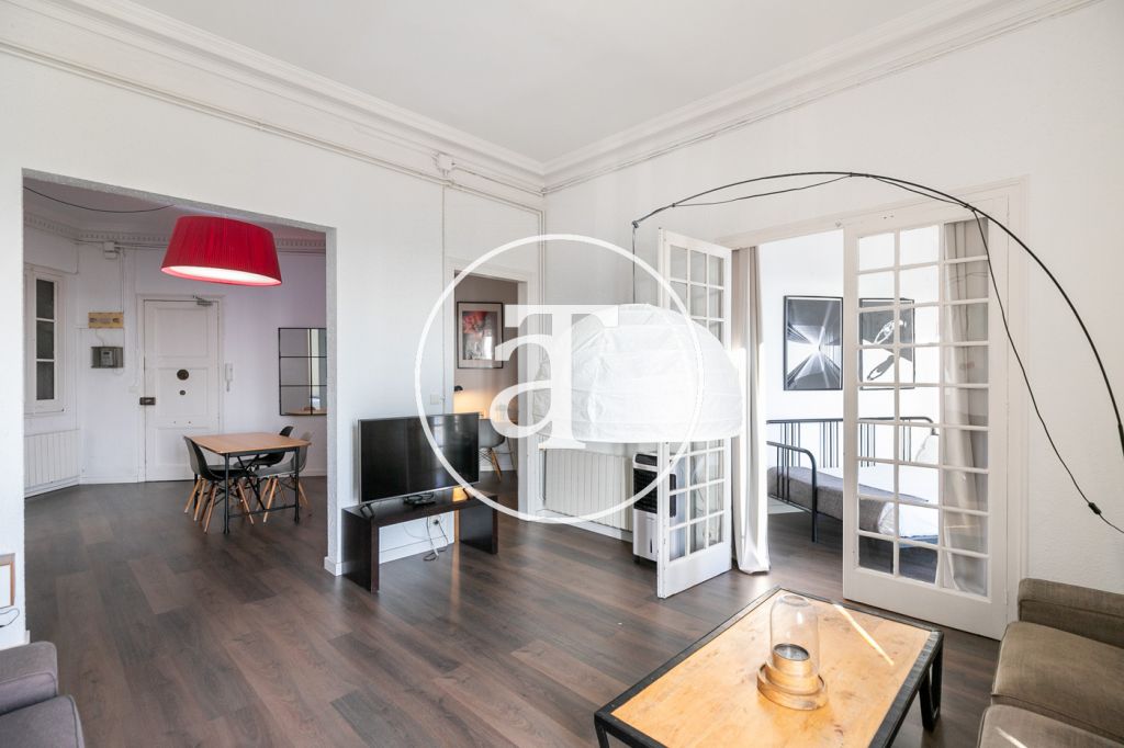 Monthly rental apartment with 2 bedrooms and clear views in Ciutat Vella 2