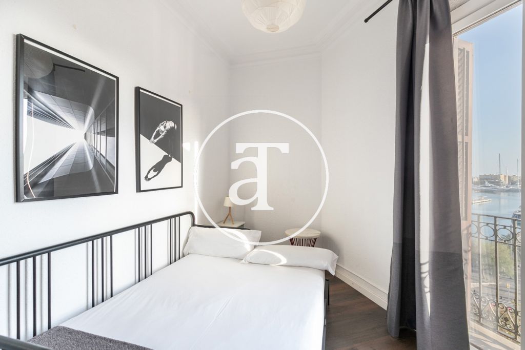 Monthly rental apartment with 2 bedrooms and clear views in Ciutat Vella 14