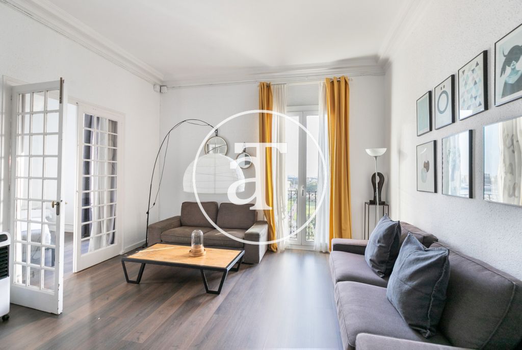 Monthly rental apartment with 2 bedrooms and clear views in Ciutat Vella 3