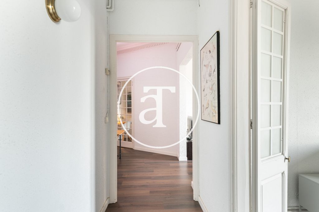Monthly rental apartment with 2 bedrooms and clear views in Ciutat Vella 18