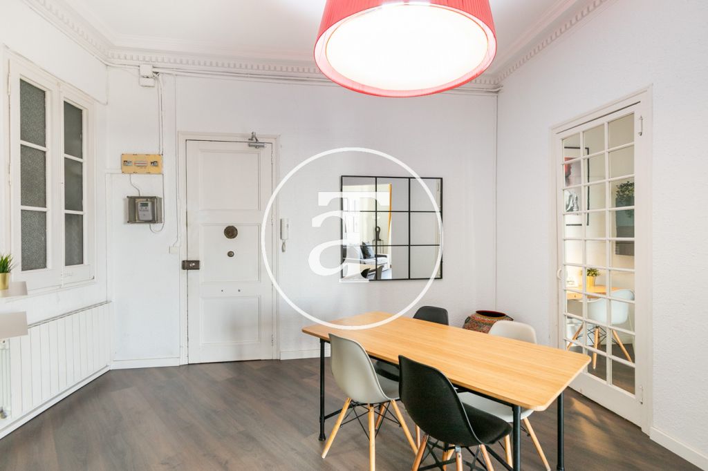 Monthly rental apartment with 2 bedrooms and clear views in Ciutat Vella 6