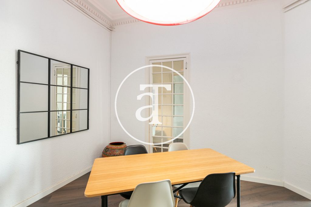 Monthly rental apartment with 2 bedrooms and clear views in Ciutat Vella 8