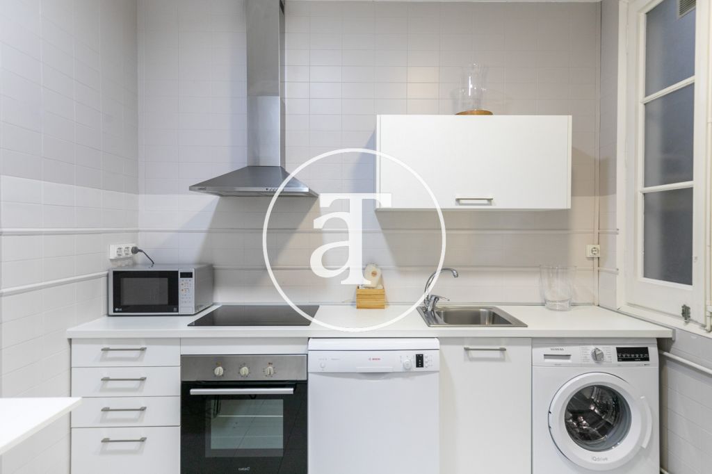 Monthly rental apartment with 2 bedrooms and clear views in Ciutat Vella 11