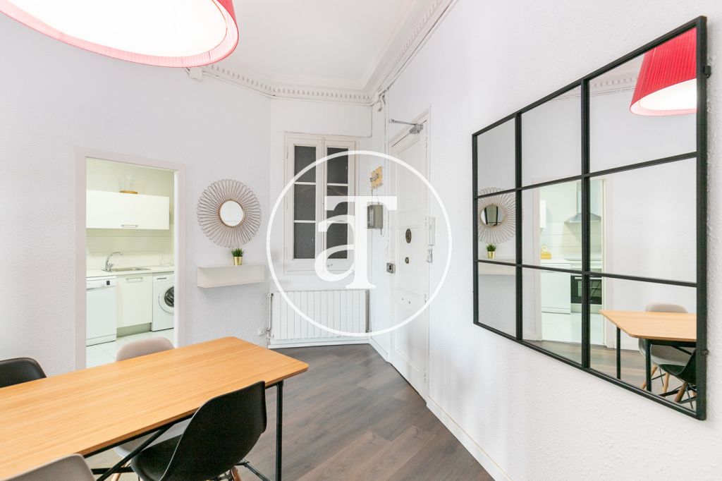 Monthly rental apartment with 2 bedrooms and clear views in Ciutat Vella 9