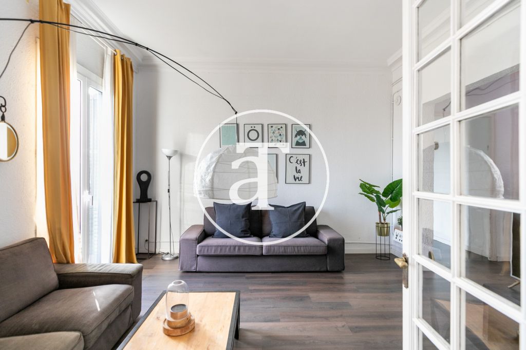 Monthly rental apartment with 2 bedrooms and clear views in Ciutat Vella 4