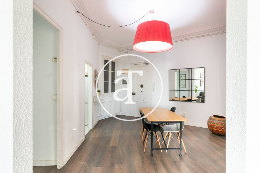 Monthly rental apartment with 2 bedrooms and clear views in Ciutat Vella 7