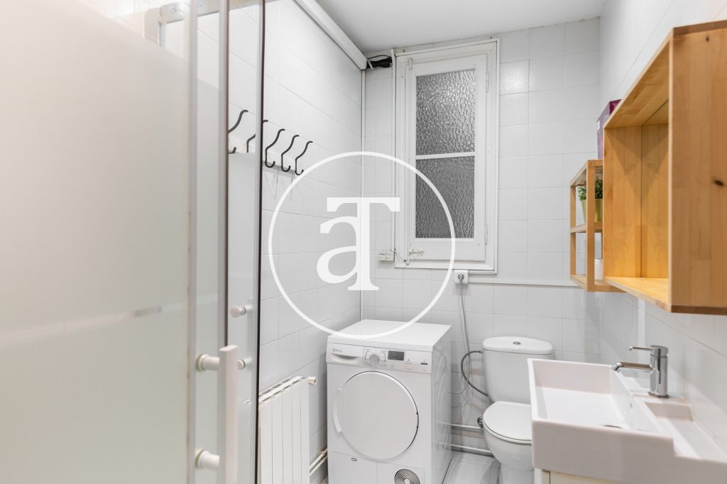 Monthly rental apartment with 2 bedrooms and clear views in Ciutat Vella 24