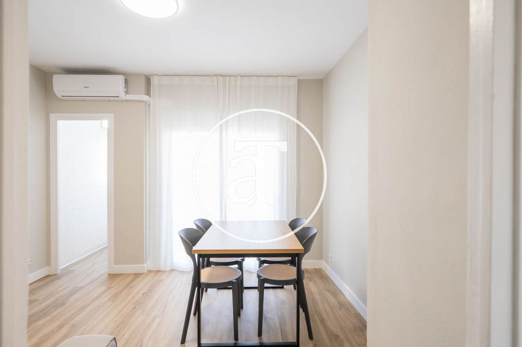 Monthly rental apartment with 1 bedroom and 2 balcony in Eixample 5