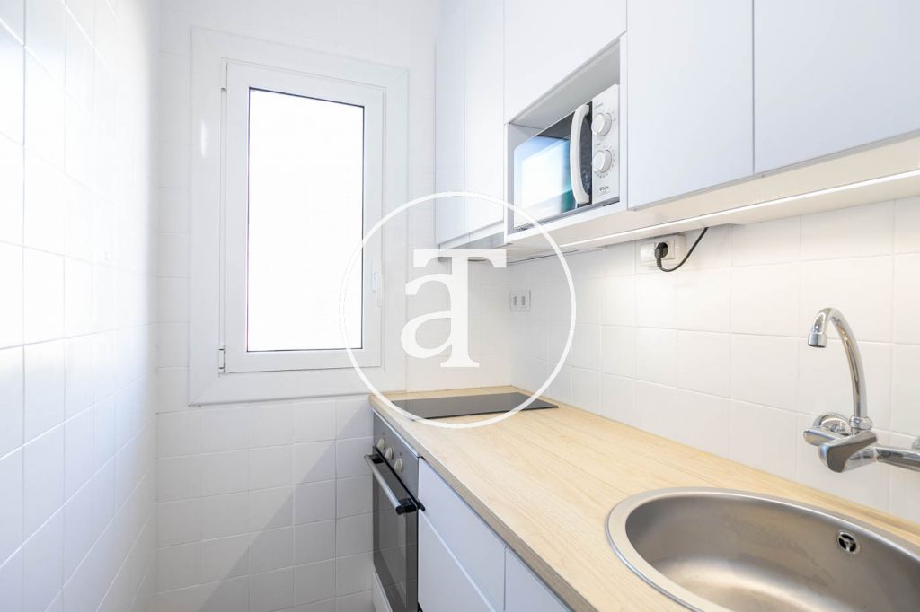 Monthly rental apartment with 1 bedroom and 2 balcony in Eixample 10