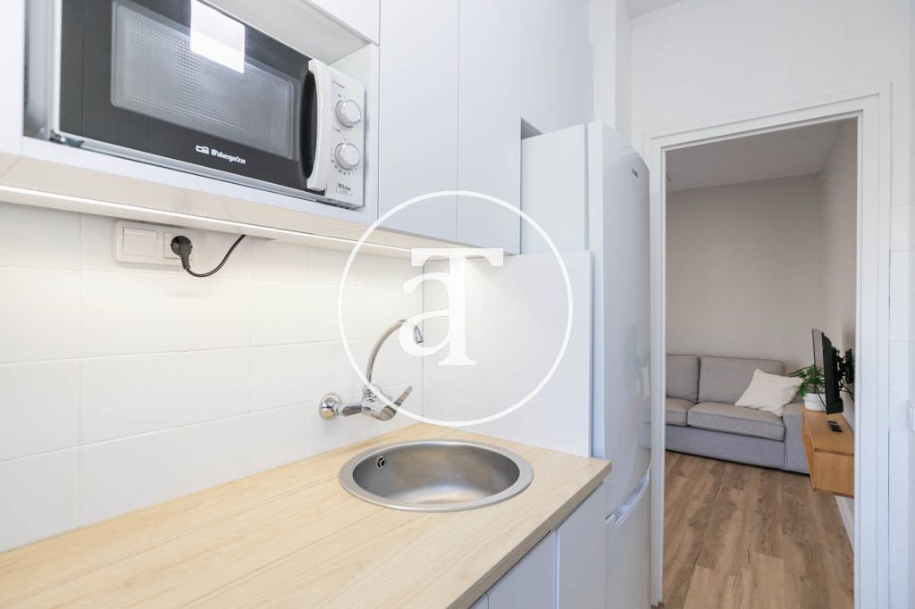Monthly rental apartment with 1 bedroom and 2 balcony in Eixample 12