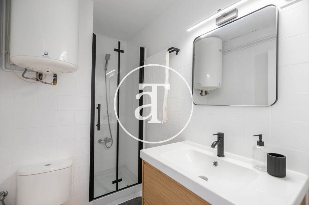 Monthly rental apartment with 1 bedroom and 2 balcony in Eixample 19
