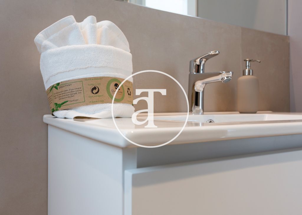 Monthly rental apartment with 3 bedrooms, terrace and shared pool close to Diagonal Av. 30
