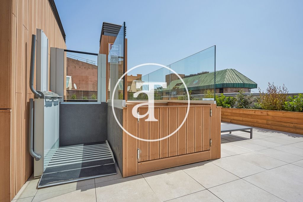 Monthly rental apartment with 3 bedrooms, terrace and shared pool close to Diagonal Av. 52